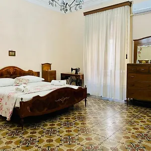 https://zu-pippos-hause.catania-hotels.net